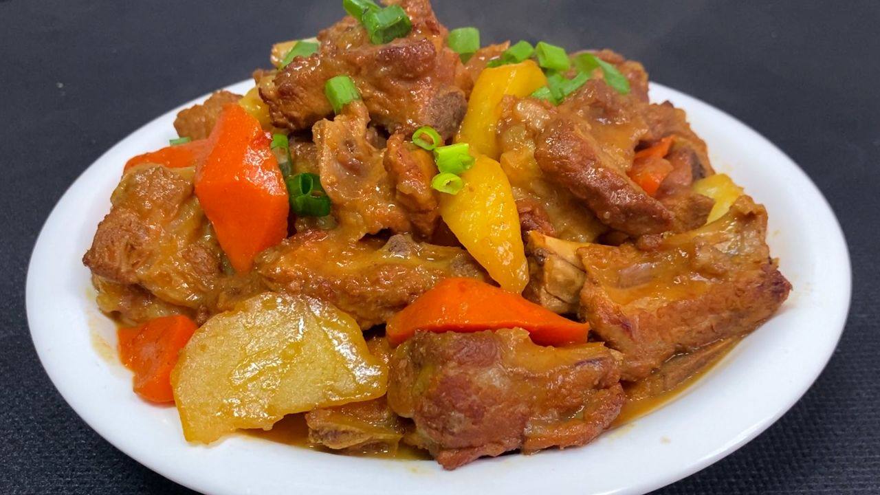 土豆炖排骨的做法(家常土豆炖排骨的做法)